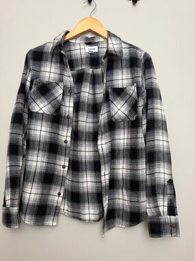 SONOMA 100% cotton black and white plaid fitted flannel
